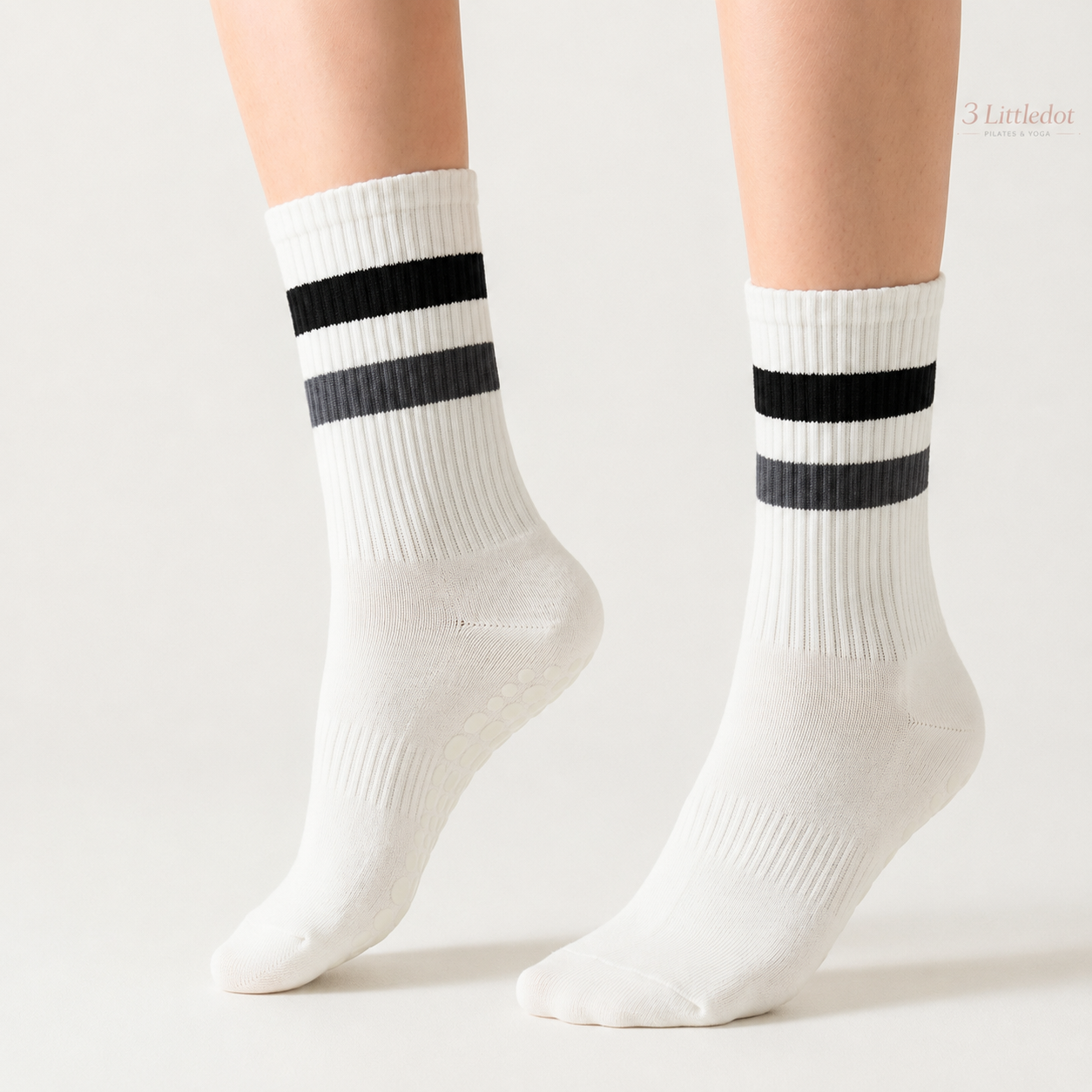 Varsity Club | Triple-Stripe Crew Grip Socks