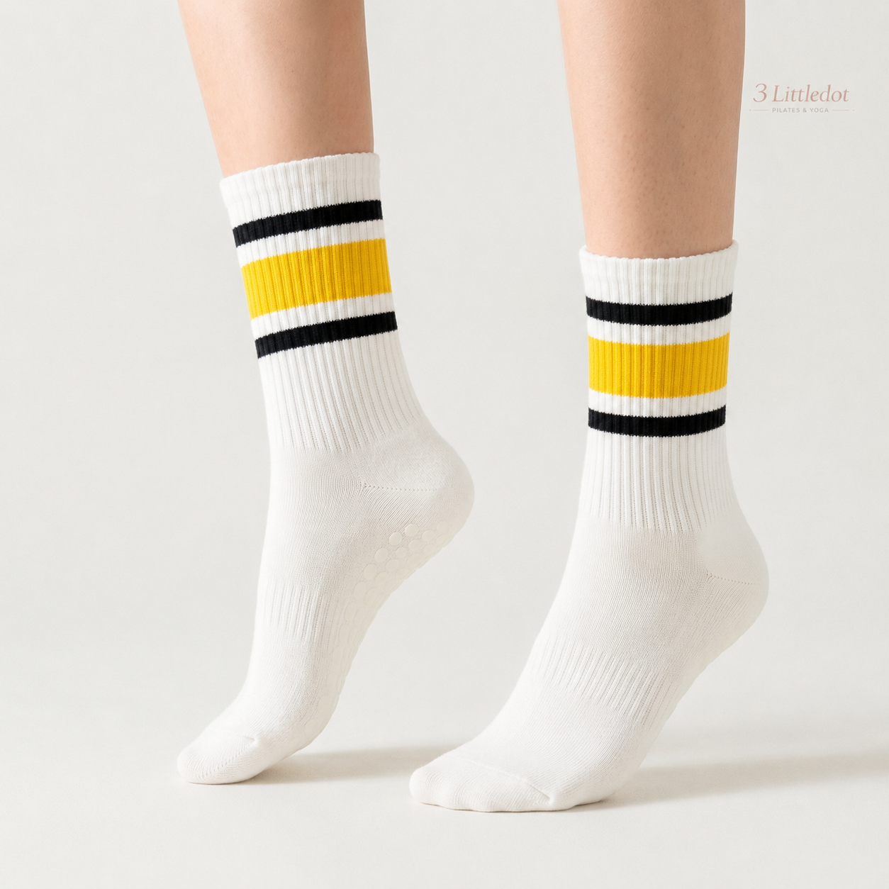 Varsity Club | Triple-Stripe Crew Grip Socks