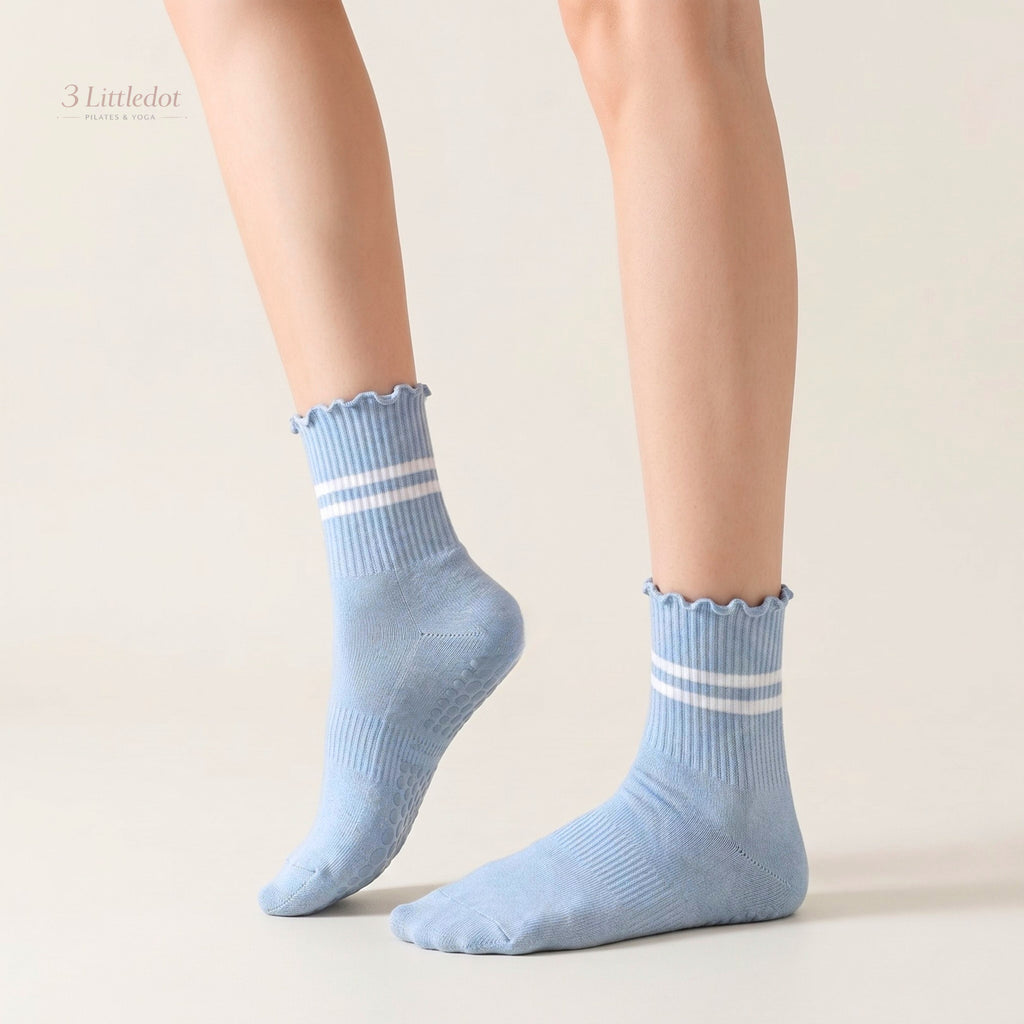 Varsity Club | Ruffle-Stripe Crew Grip Socks