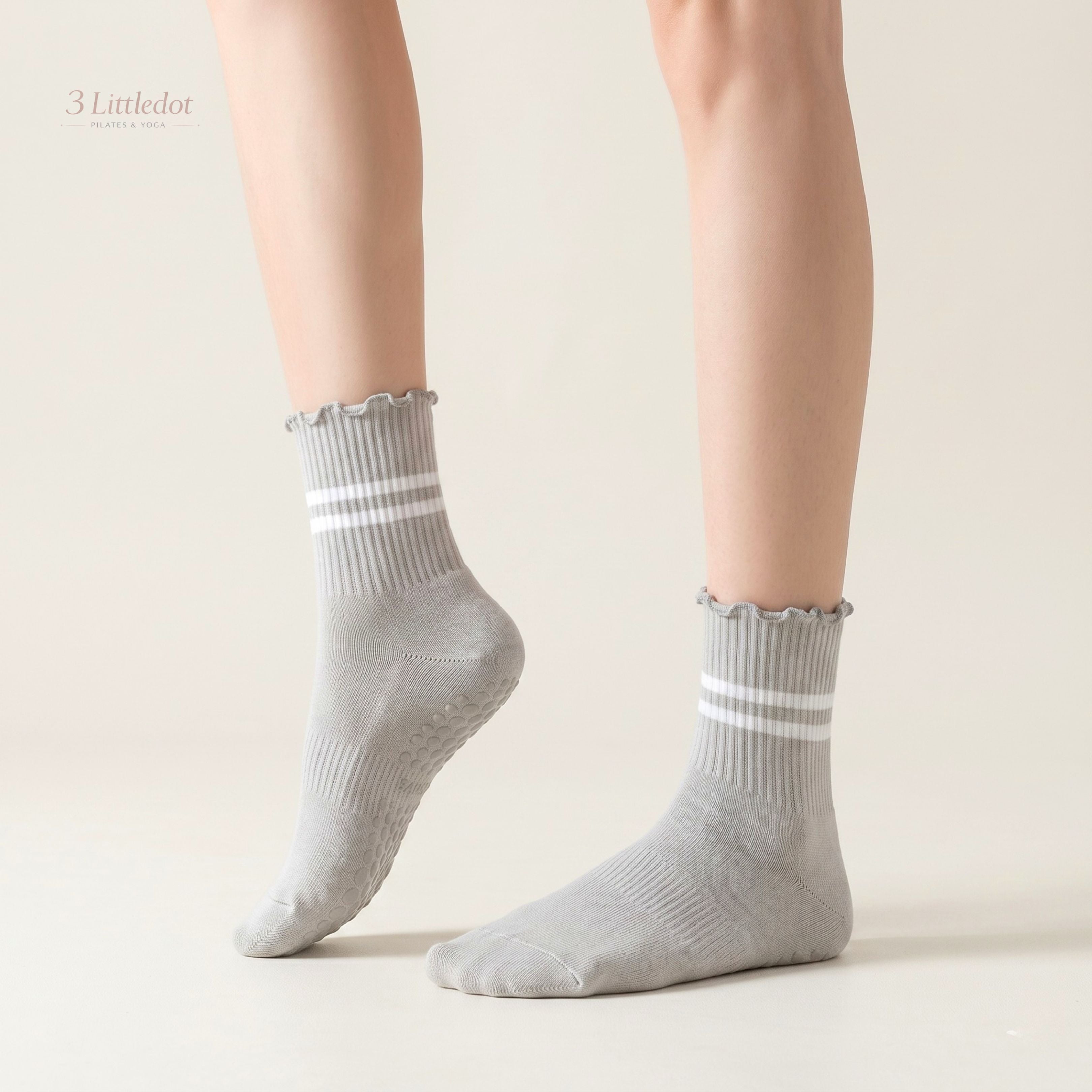 Varsity Club | Ruffle-Stripe Crew Grip Socks
