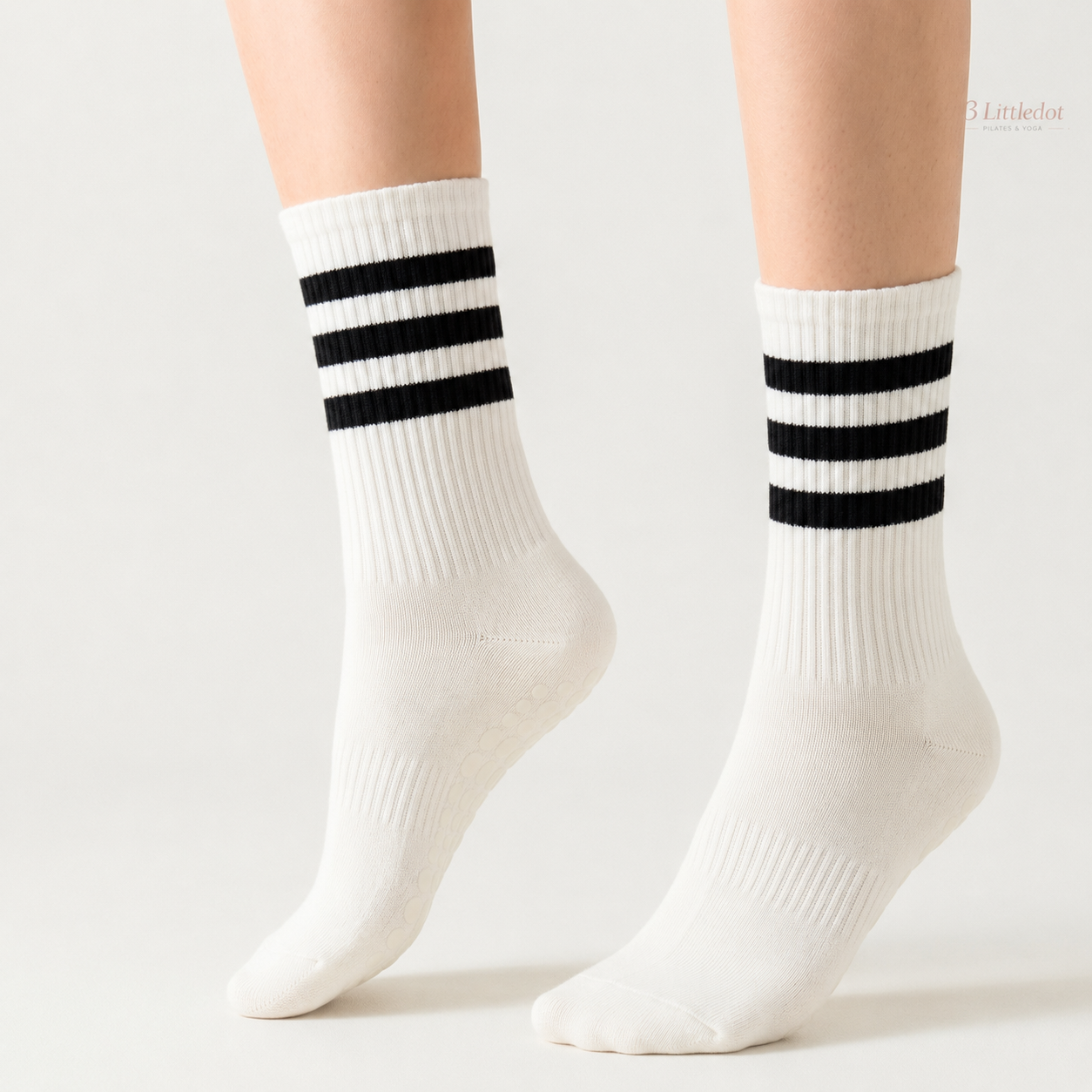 Varsity Club | Triple-Stripe Crew Grip Socks