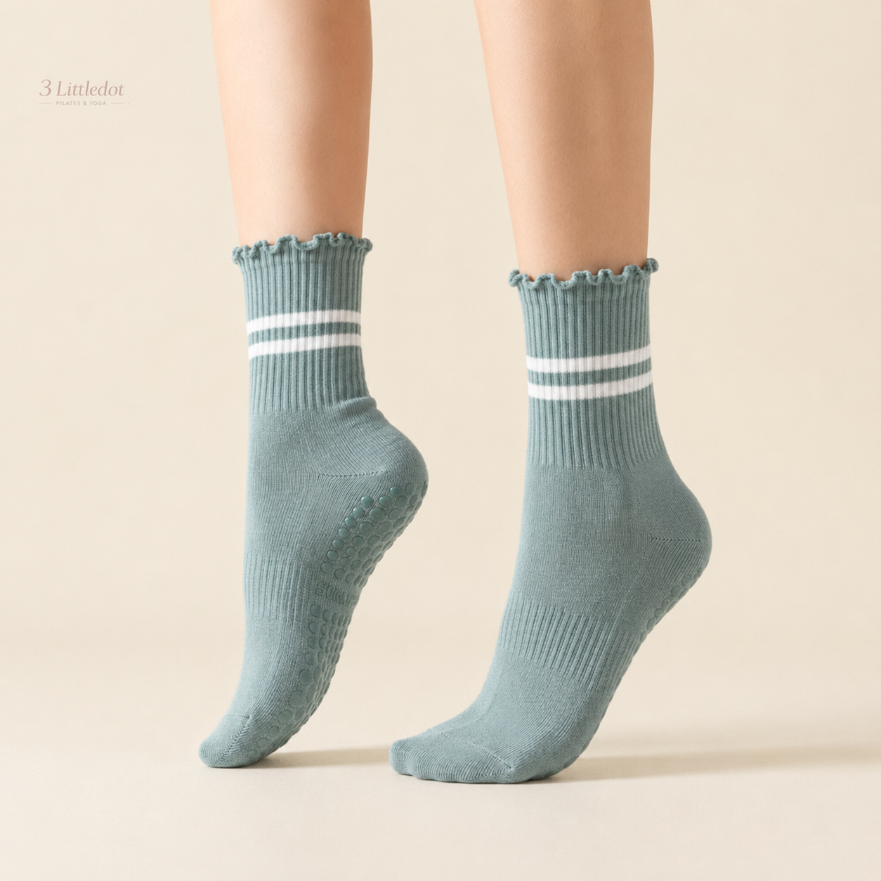 Varsity Club | Ruffle-Stripe Crew Grip Socks